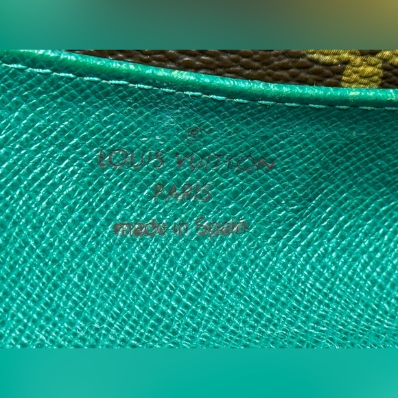 Louis Vuitton green Emilie wallet - Picture 10 of 16